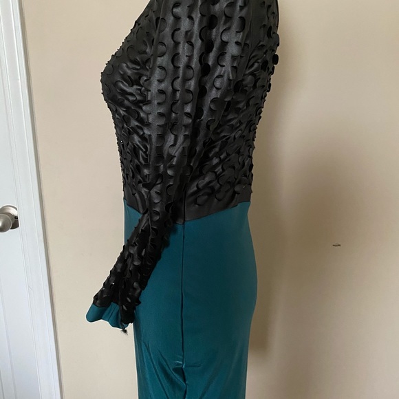 Long Sleeve Midi Dress - Picture 3 of 4